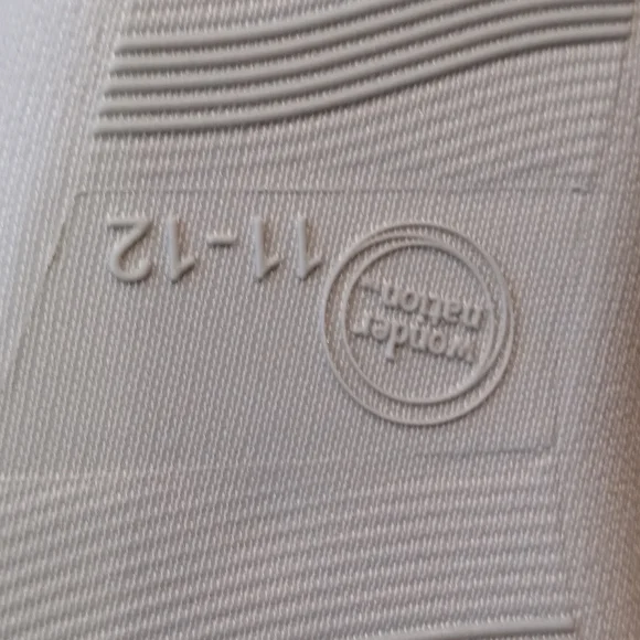 Wonder Nation Grey Kids Shark Slippers Size 11-12 - Picture 6 of 10